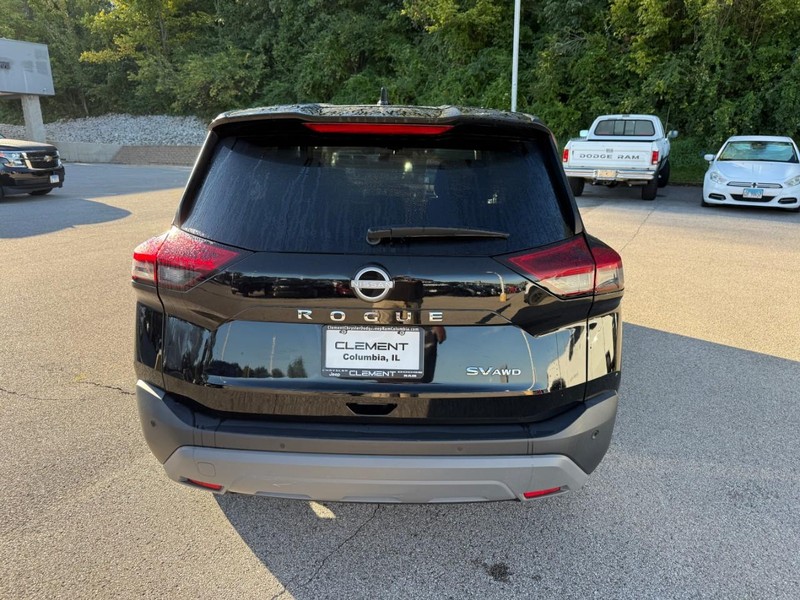 Nissan Rogue Vehicle Image 09