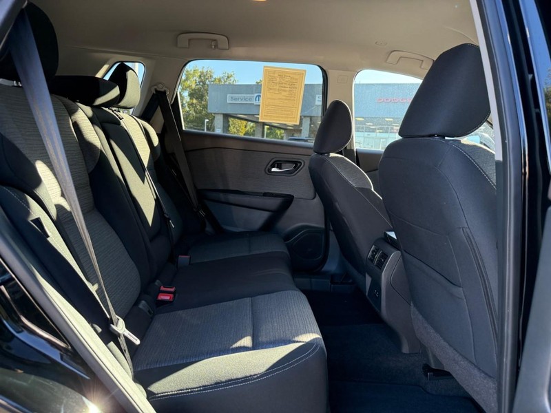 Nissan Rogue Vehicle Image 14