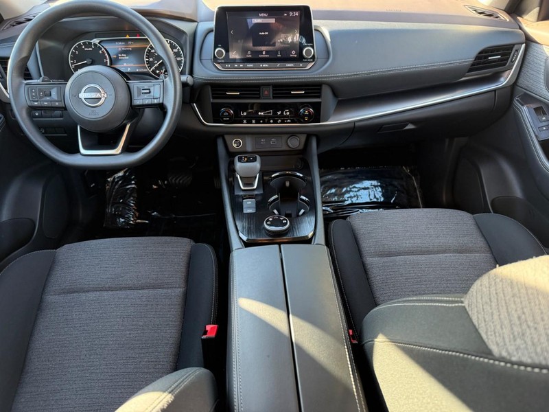Nissan Rogue Vehicle Image 15