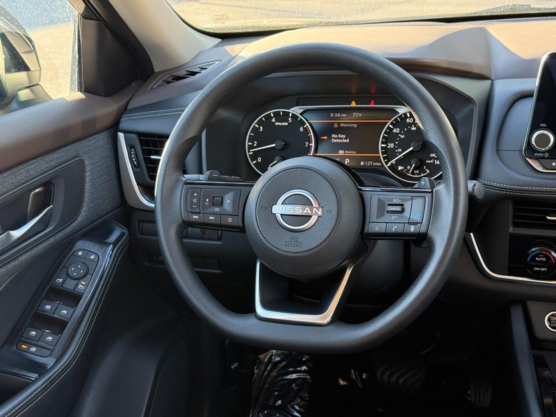 Nissan Rogue Vehicle Image 16