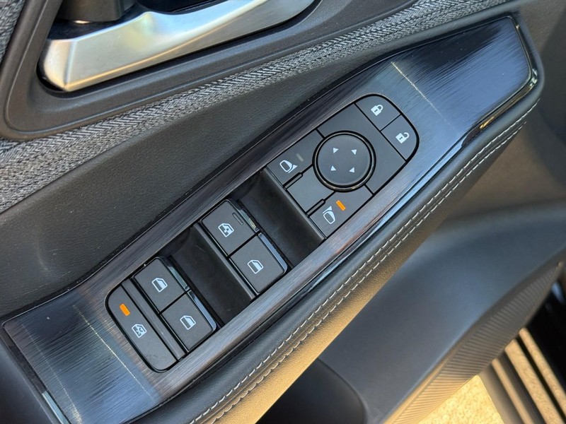 Nissan Rogue Vehicle Image 20