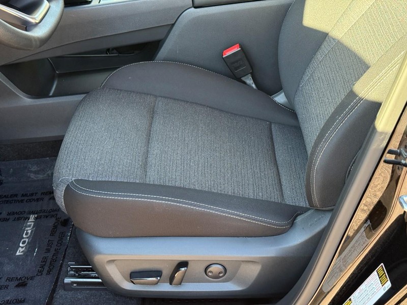 Nissan Rogue Vehicle Image 21