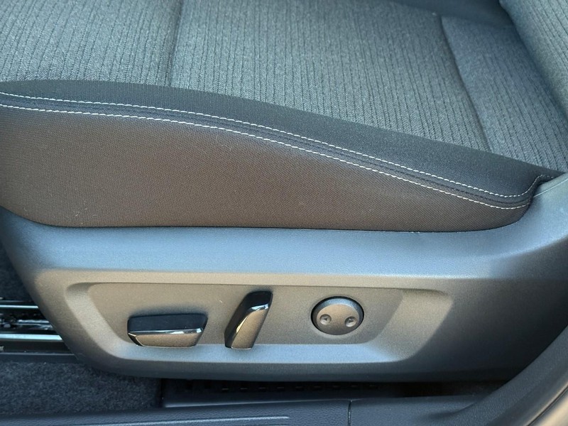 Nissan Rogue Vehicle Image 22
