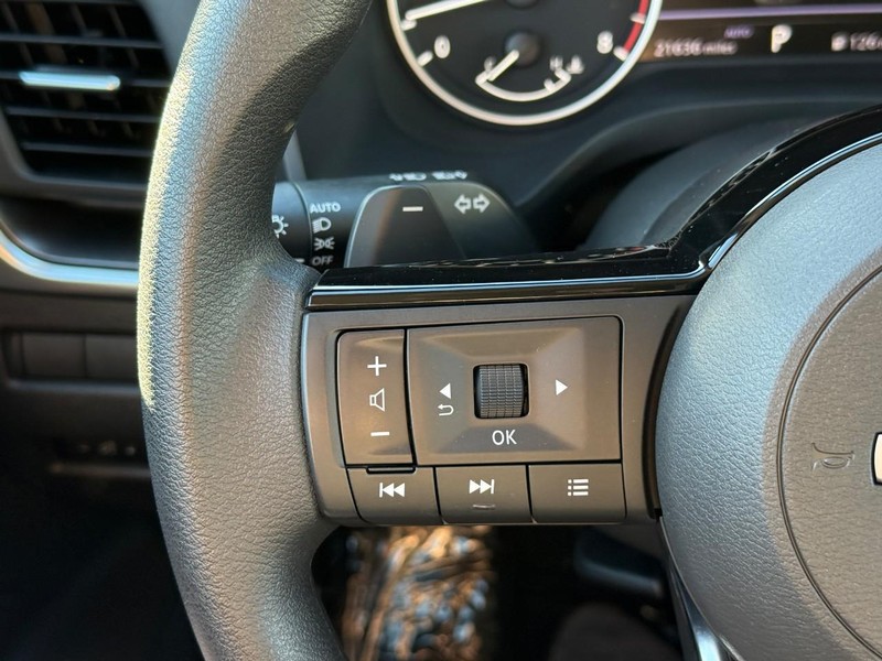 Nissan Rogue Vehicle Image 23