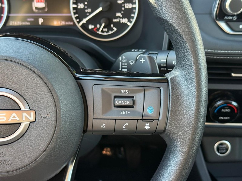 Nissan Rogue Vehicle Image 24