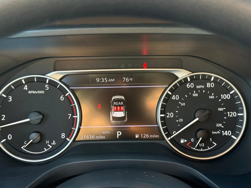 Nissan Rogue Vehicle Image 25