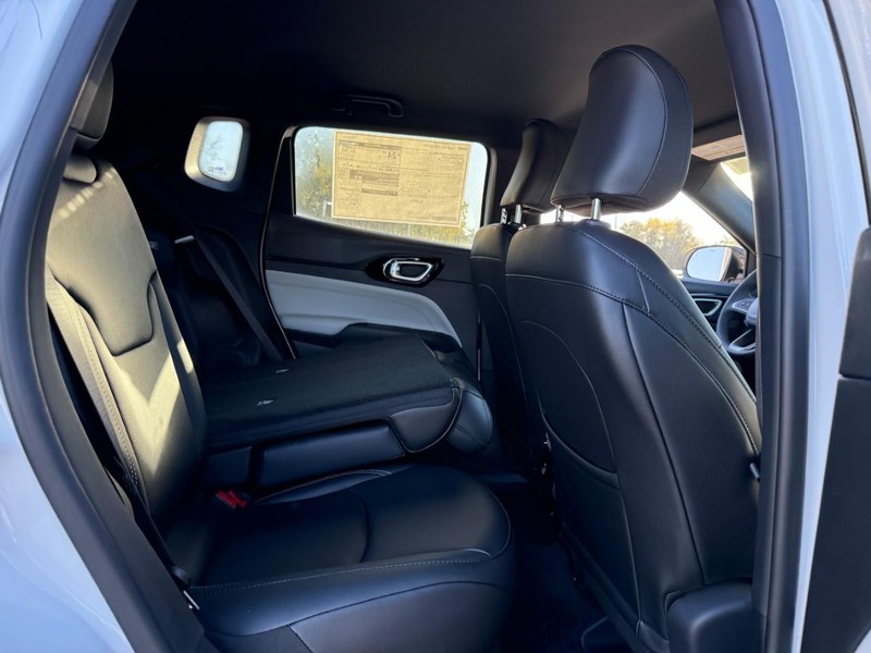 Jeep Compass Vehicle Image 08