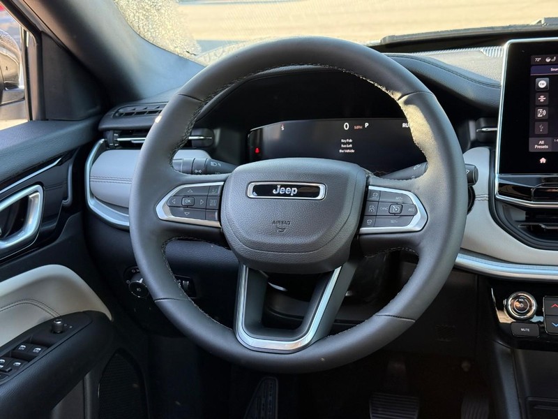 Jeep Compass Vehicle Image 11