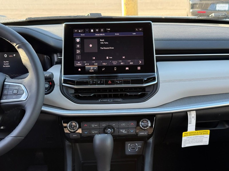 Jeep Compass Vehicle Image 12