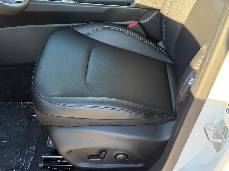 Jeep Compass Vehicle Image 16