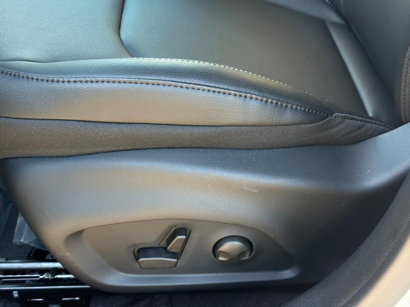 Jeep Compass Vehicle Image 17