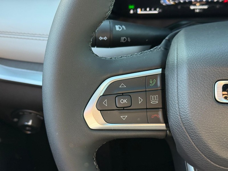 Jeep Compass Vehicle Image 18