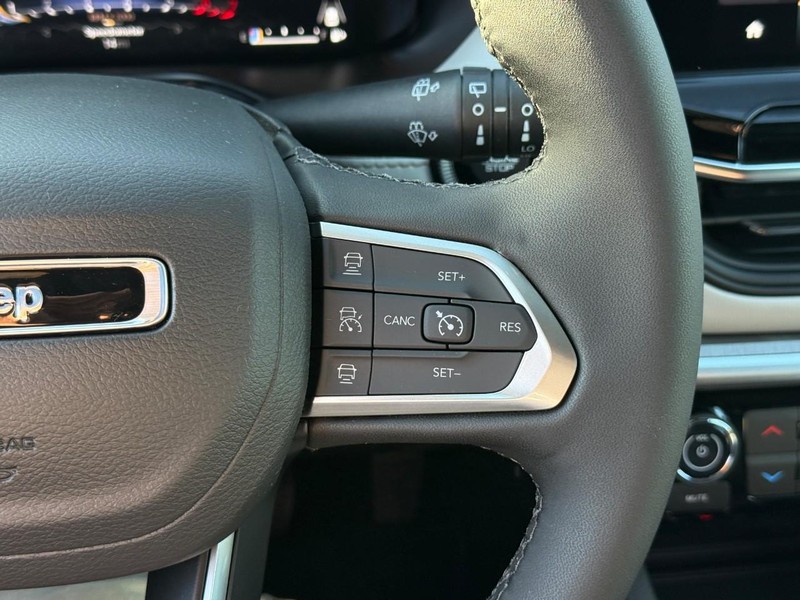 Jeep Compass Vehicle Image 19