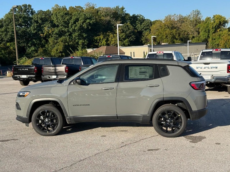 Jeep Compass Vehicle Image 03