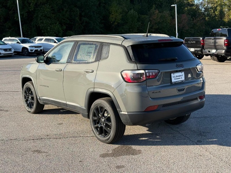 Jeep Compass Vehicle Image 04