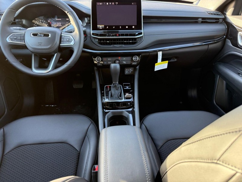 Jeep Compass Vehicle Image 08