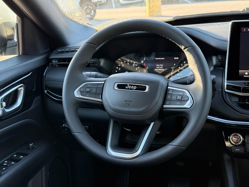 Jeep Compass Vehicle Image 09