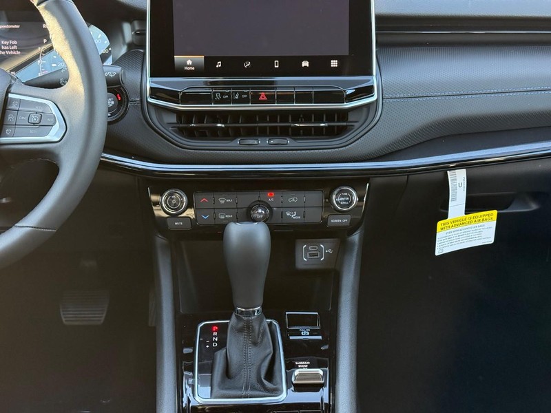 Jeep Compass Vehicle Image 12