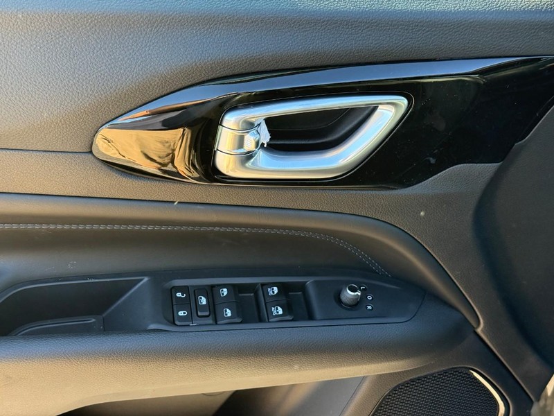 Jeep Compass Vehicle Image 14