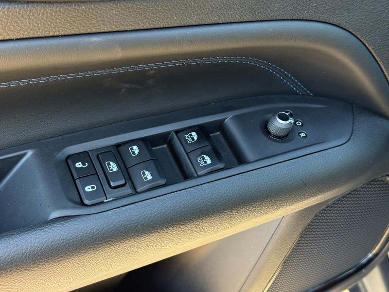 Jeep Compass Vehicle Image 15