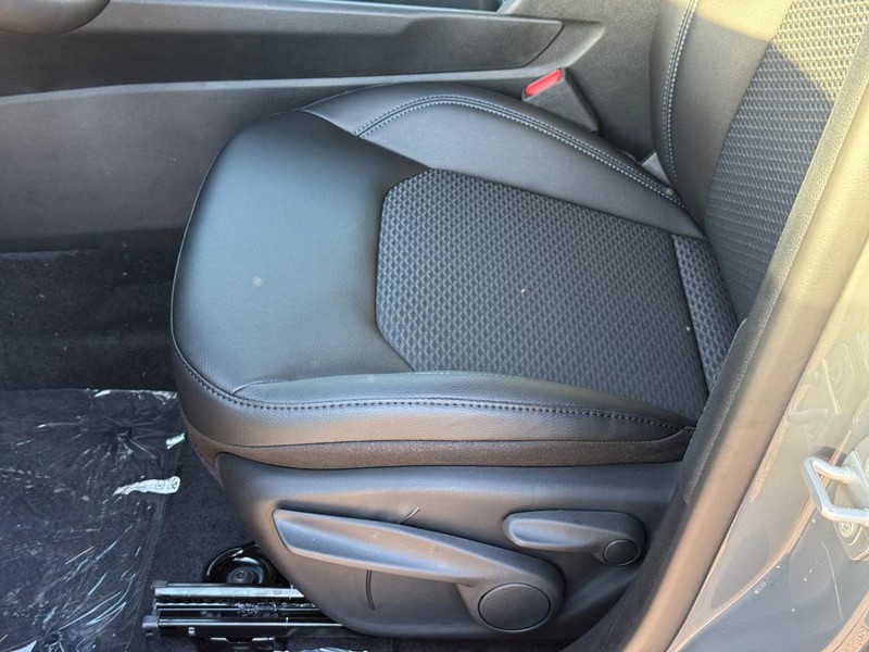 Jeep Compass Vehicle Image 16