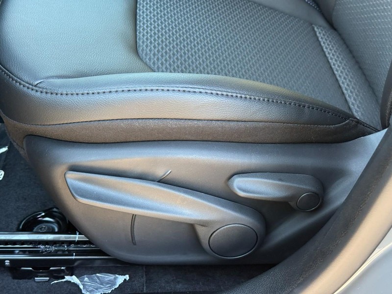 Jeep Compass Vehicle Image 17