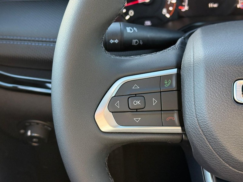 Jeep Compass Vehicle Image 18
