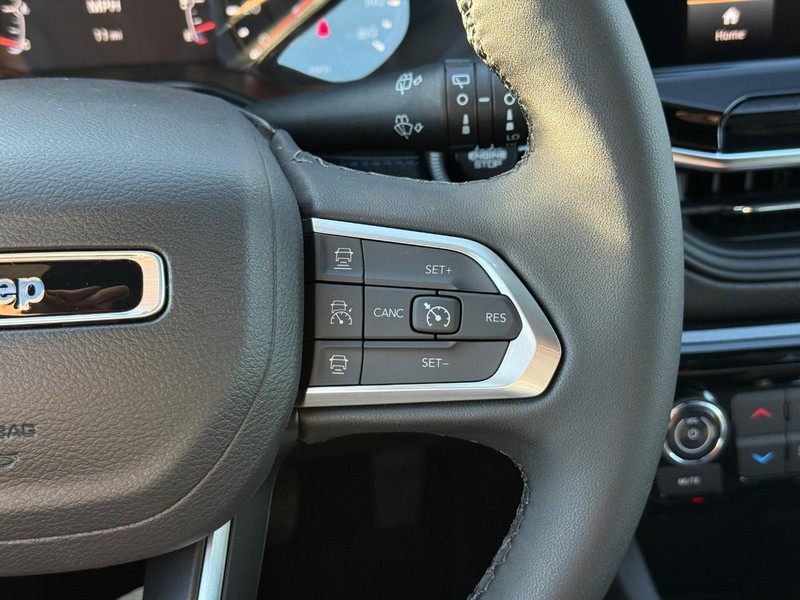 Jeep Compass Vehicle Image 19