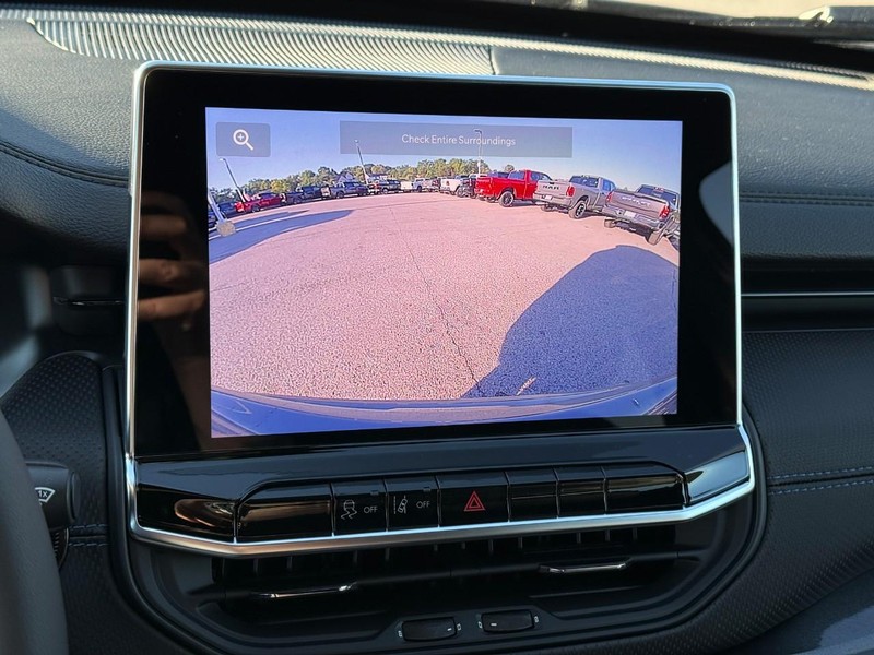 Jeep Compass Vehicle Image 21