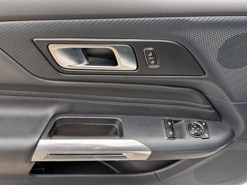 Ford Mustang Vehicle Image 14