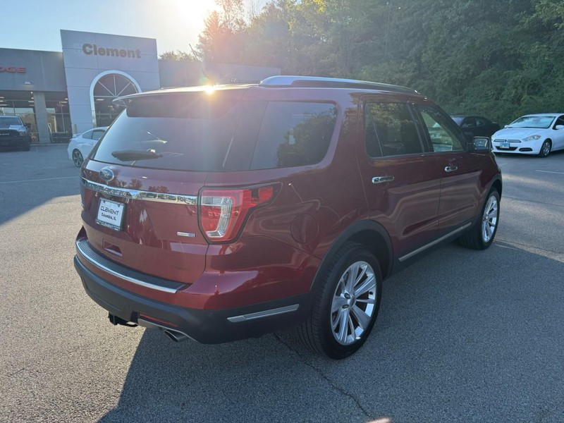 Ford Explorer Vehicle Image 11
