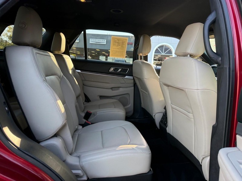 Ford Explorer Vehicle Image 14