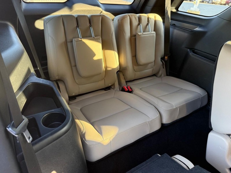 Ford Explorer Vehicle Image 15