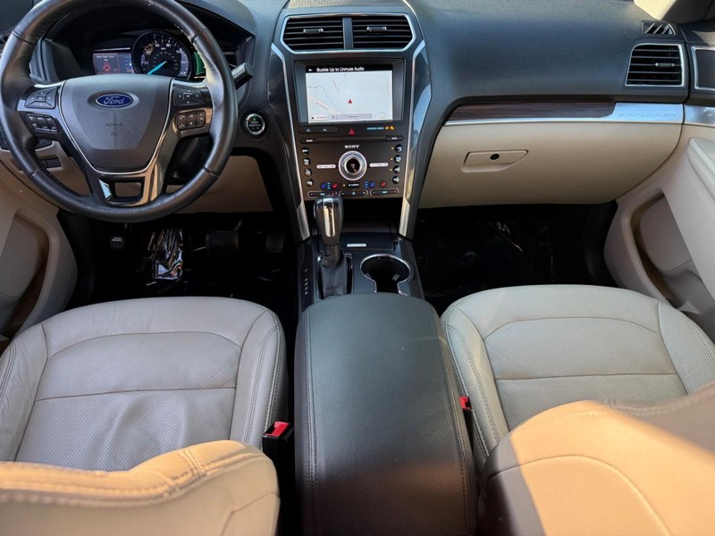Ford Explorer Vehicle Image 16