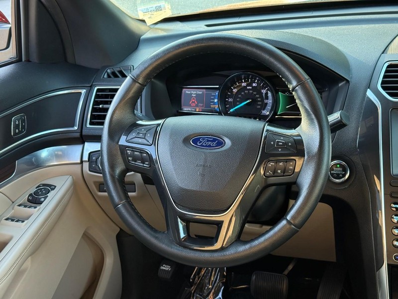 Ford Explorer Vehicle Image 17