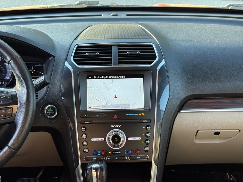 Ford Explorer Vehicle Image 18