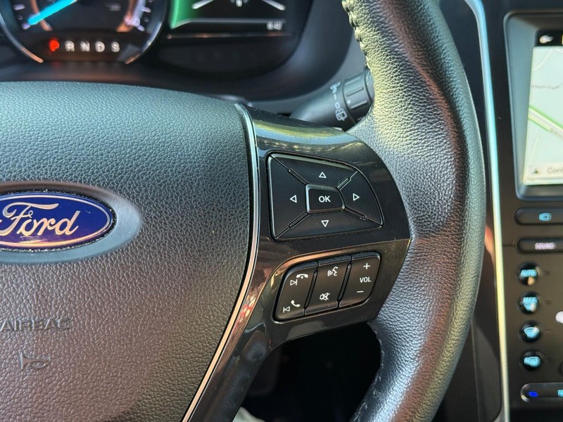 Ford Explorer Vehicle Image 26