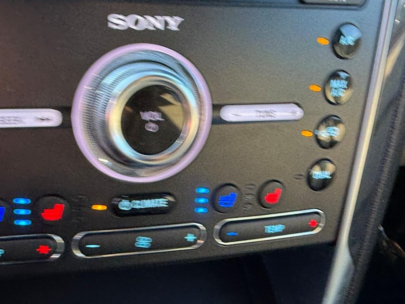 Ford Explorer Vehicle Image 28