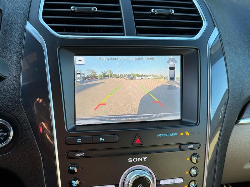Ford Explorer Vehicle Image 30
