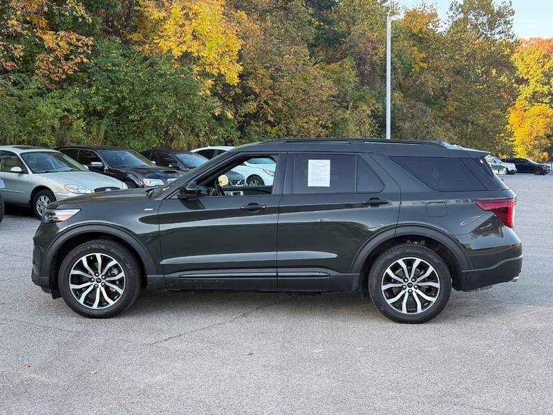 Ford Explorer Vehicle Image 03