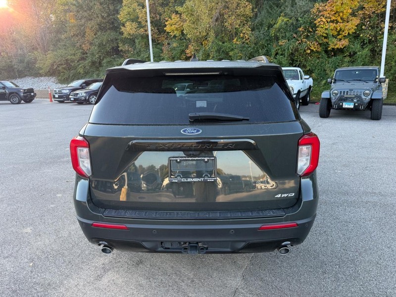Ford Explorer Vehicle Image 08