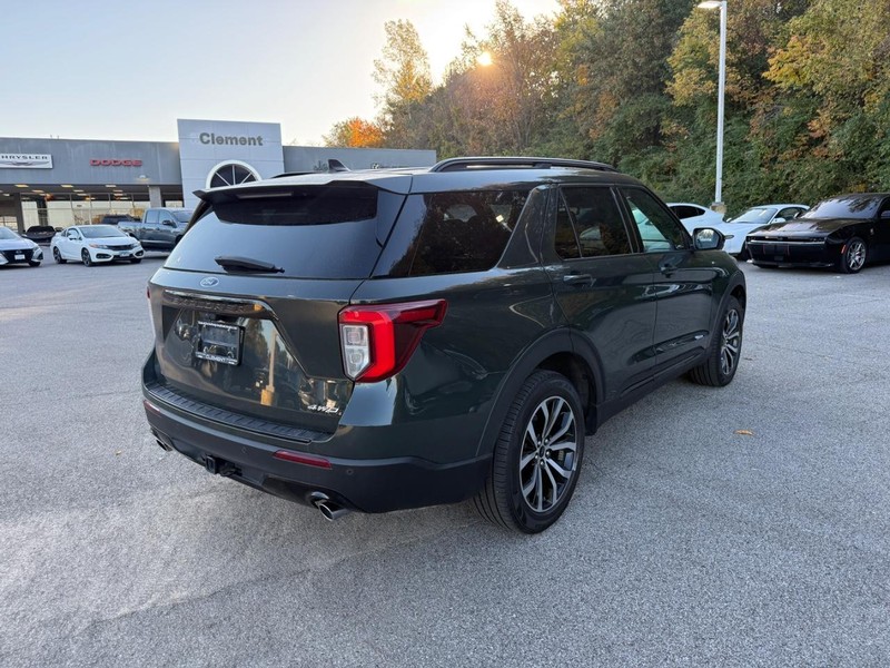 Ford Explorer Vehicle Image 09