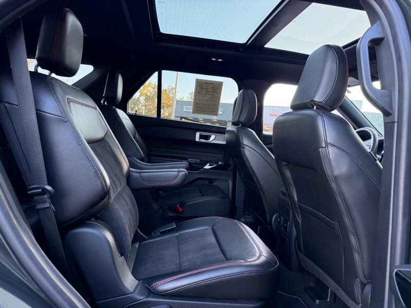 Ford Explorer Vehicle Image 13