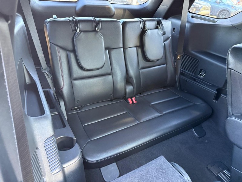 Ford Explorer Vehicle Image 14