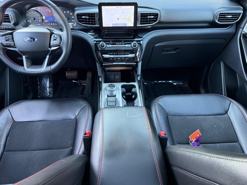 Ford Explorer Vehicle Image 15