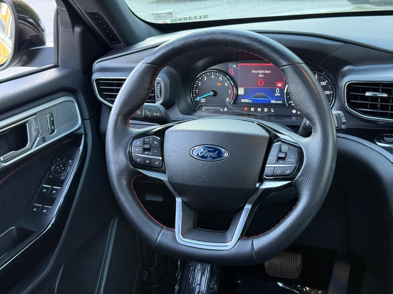 Ford Explorer Vehicle Image 16