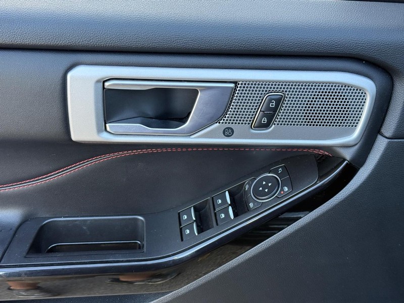 Ford Explorer Vehicle Image 19