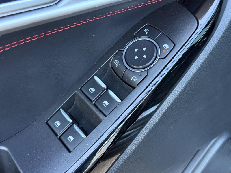 Ford Explorer Vehicle Image 20