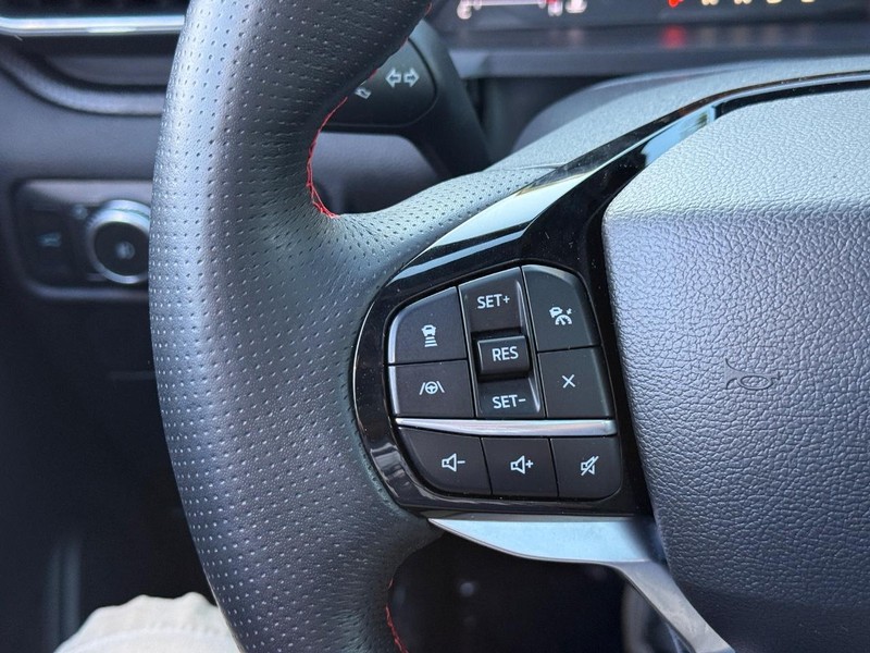 Ford Explorer Vehicle Image 26