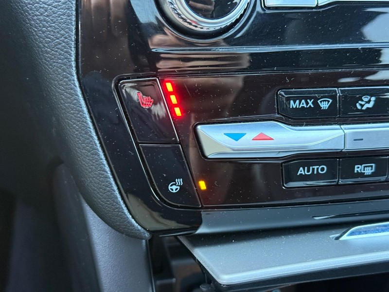 Ford Explorer Vehicle Image 28